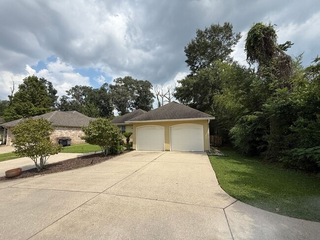 Building Photo - 9462 Boone Ave