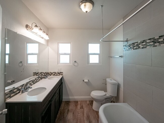 Building Photo - 3 Bed + Bonus Room | New Stainless Applian...