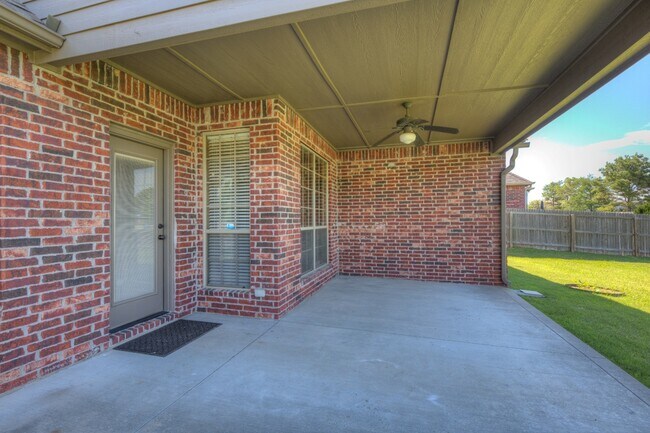 Building Photo - 1317 W Dover St