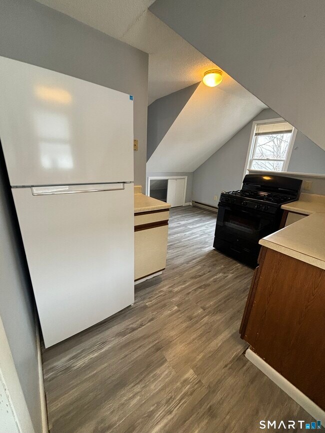 Building Photo - 11 Roberts St