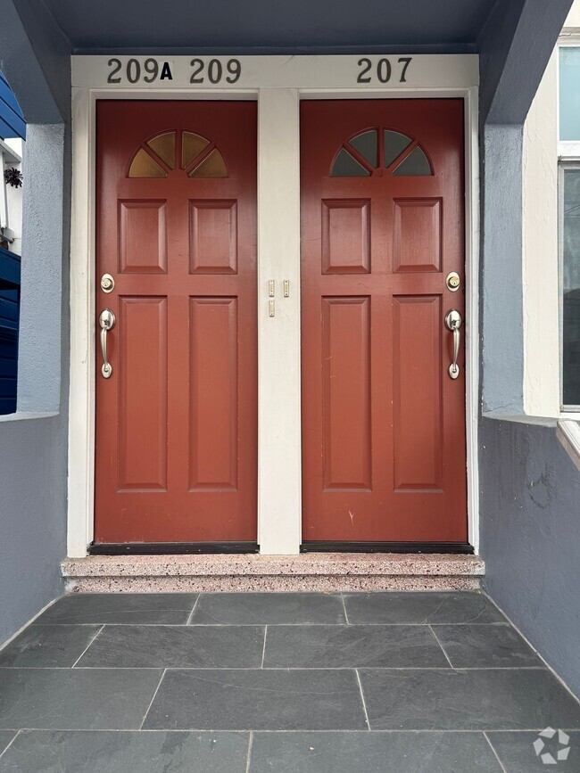 Building Photo - Charming 2BR|2BA in the Heart of Richmond ...
