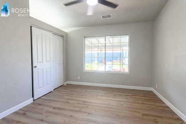 Building Photo - 8983 E Volcano Dr