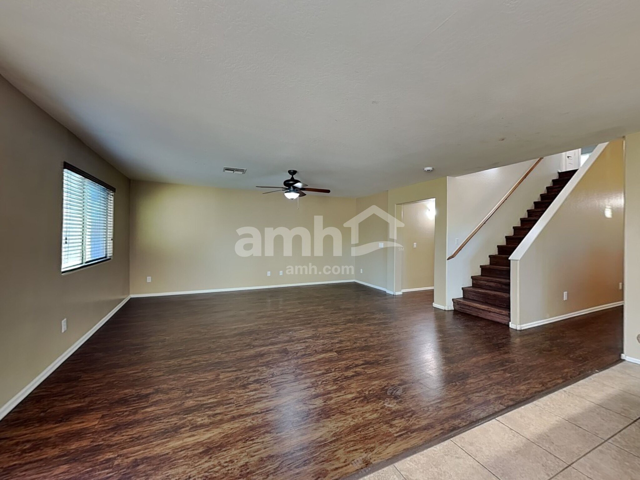 Building Photo - 433 E Penny Ln