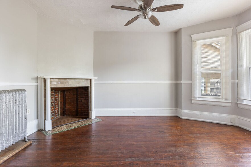 Building Photo - 1889 W 48th St