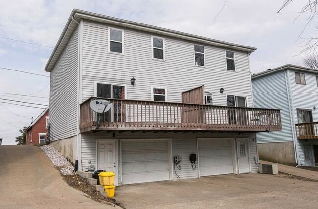 Building Photo - Clarke B