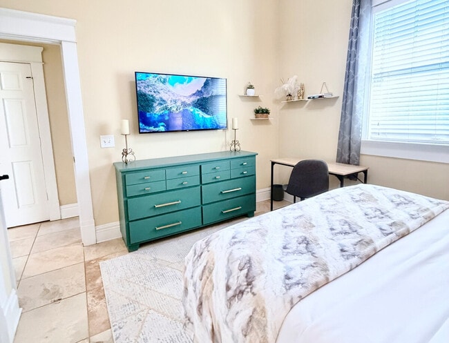 Building Photo - 507 S Willow Ave