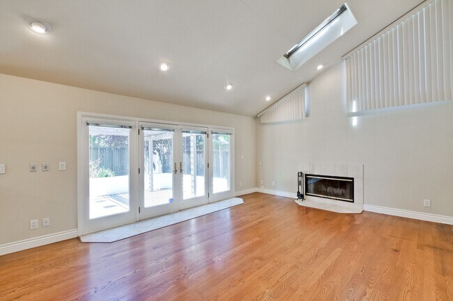 Building Photo - Gorgeous Willow Glen Two Story Home Availa...