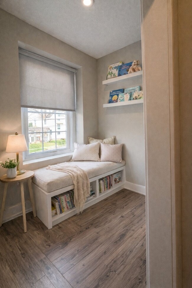 Building Photo - 2BR + Bonus Space in Downtown Somerville