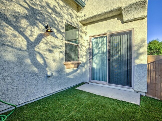 Building Photo - PROMO 1/2 OFF FIRST MONTH'S RENT!!*