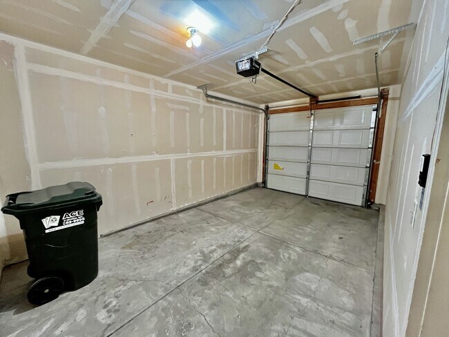 Building Photo - 5082 W Wind Rock Ln