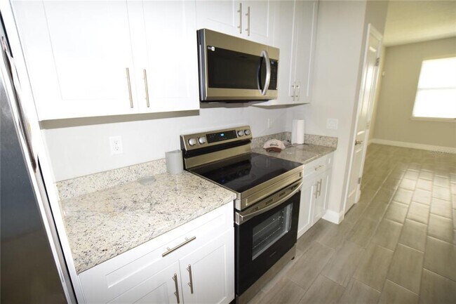 Building Photo - 642 Desmoines Ct