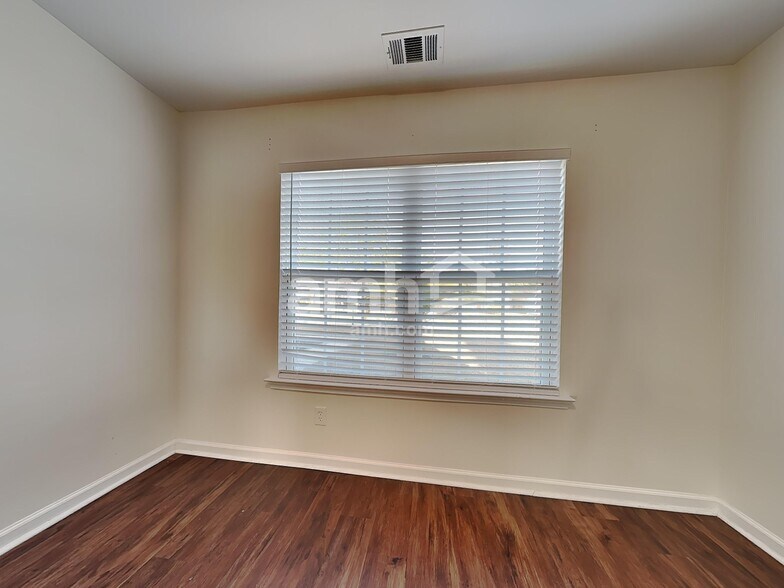 Building Photo - 48 Telford St