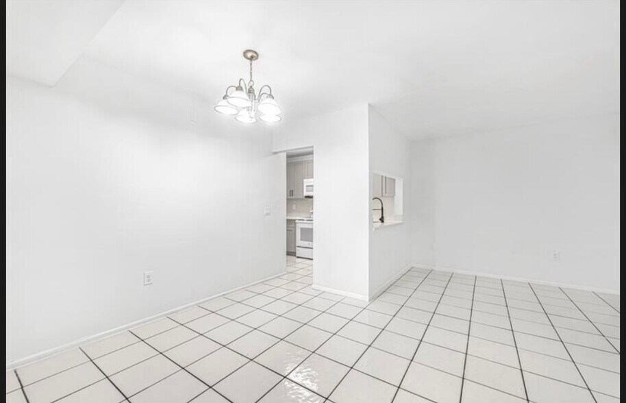 Living space - 10066 NW 6th St