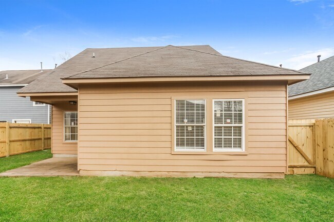 Building Photo - 4689 Waterfront Oak Dr