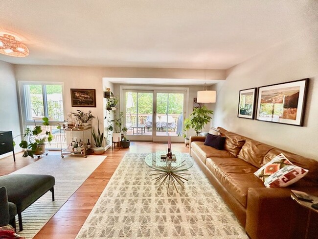 Building Photo - Welcome to this Lovely Home in Reston, VA!