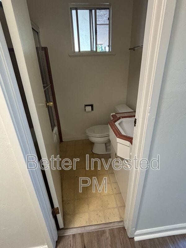 Building Photo - 528 Steele Ln