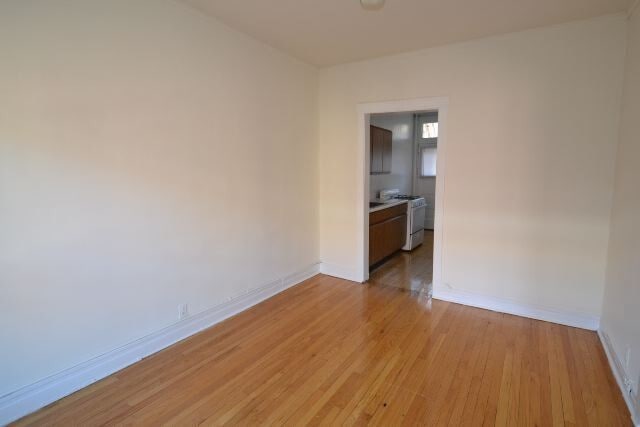 Building Photo - 830 W Waveland Ave