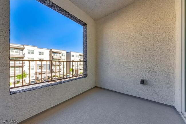 Building Photo - 5838 Kips Bay St