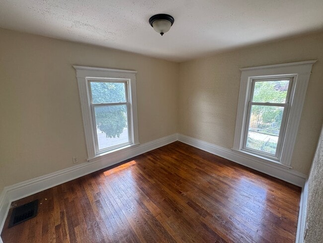 Building Photo - Large Four Bedroom Home!