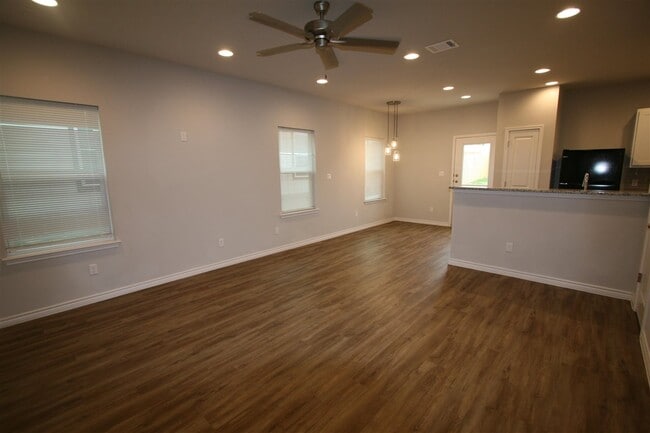 Building Photo - 217 Peruna Dr