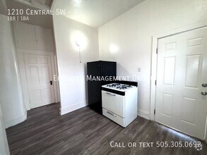 Building Photo - Charming One bedroom unit Ready for Move I...