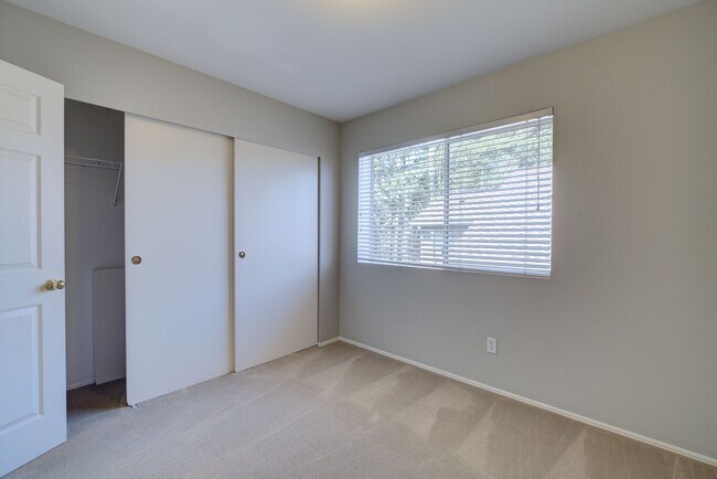 Building Photo - 4Bd/2.5Ba Sammamish Home