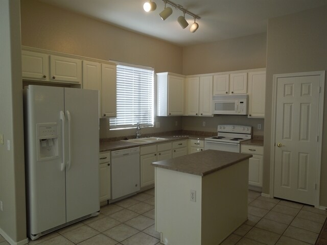 Building Photo - 12717 W Earll Dr