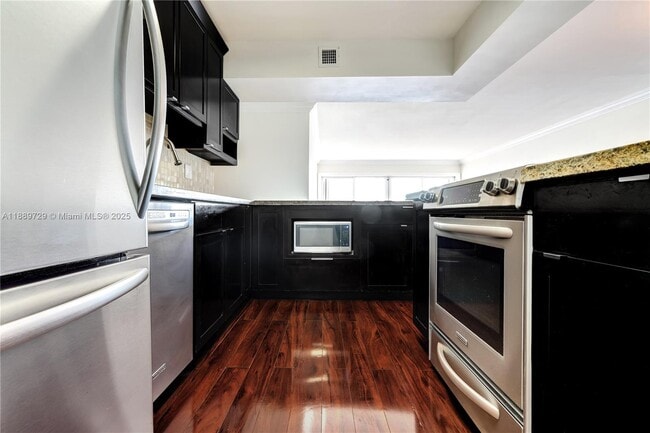 Building Photo - 550 Ocean Dr