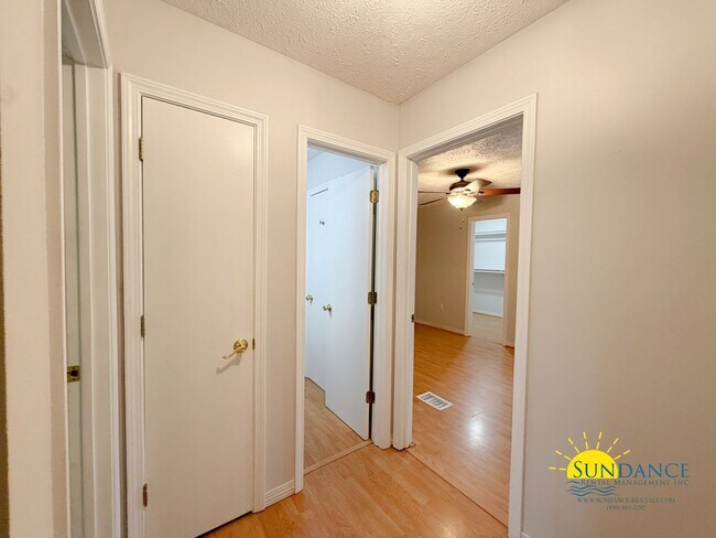 Building Photo - Gorgeous 2 Story Townhome in Fort Walton Beach!