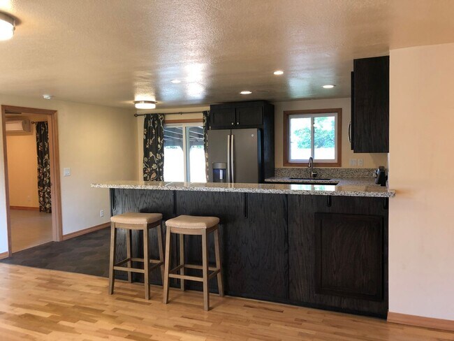 Building Photo - 3 bedroom 2 bathroom house in Thurston!