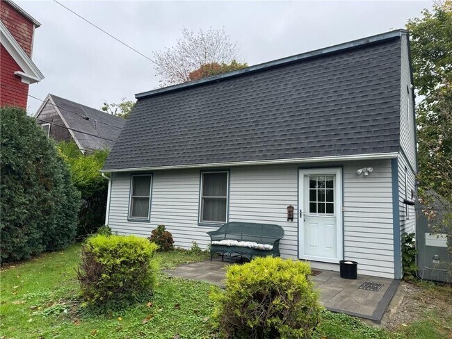 Building Photo - 31 Powel Ave