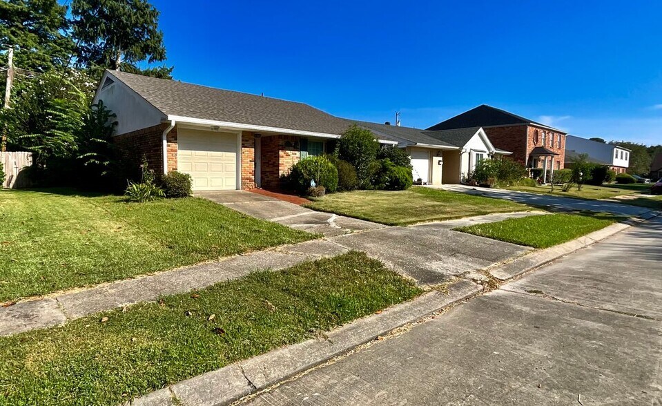 Building Photo - 2716 Gallinghouse St