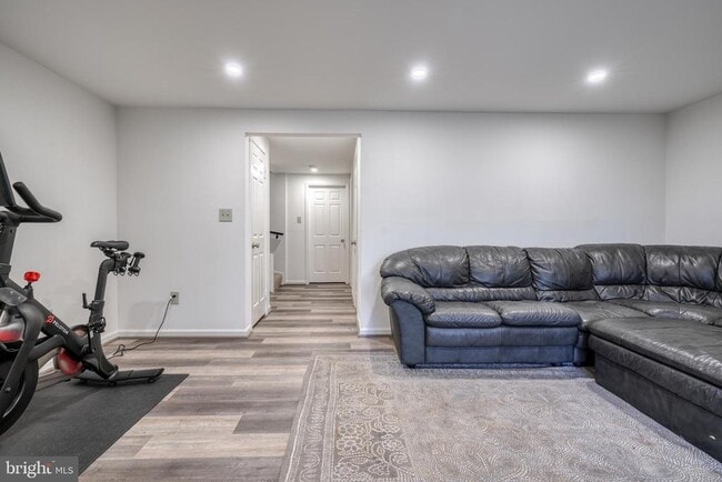 Building Photo - 28 Salthill Ct