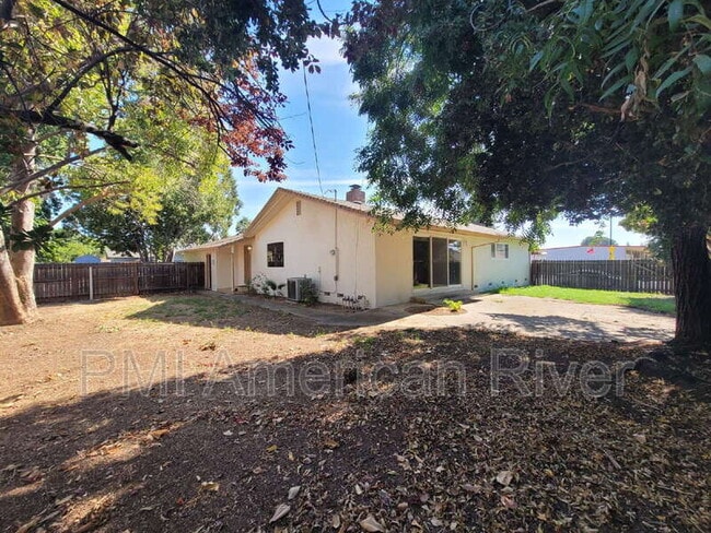 Building Photo - 9060 Talisman Dr