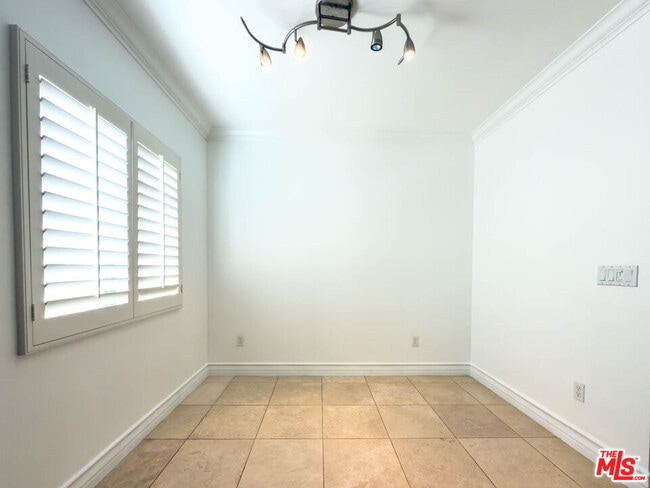 Building Photo - 11692 Darlington Ave