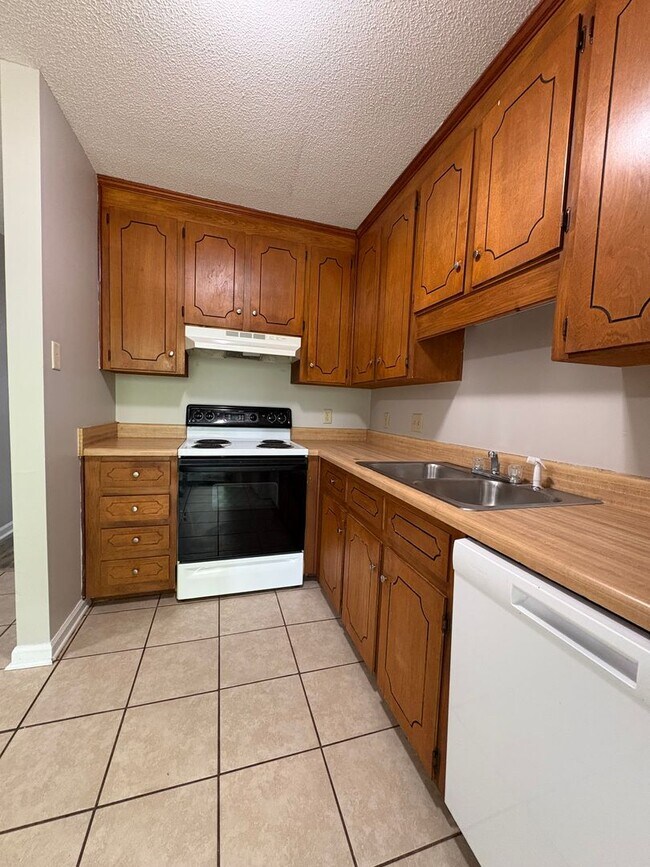 Building Photo - Daleville!