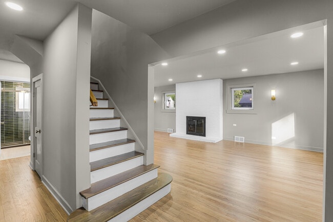 Building Photo - 351 Jefferson Ave