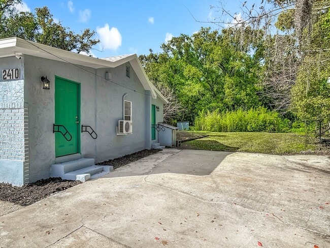 Building Photo - 2 bed/1.5 bath Single-Family Home on Large Lot in Sanford!