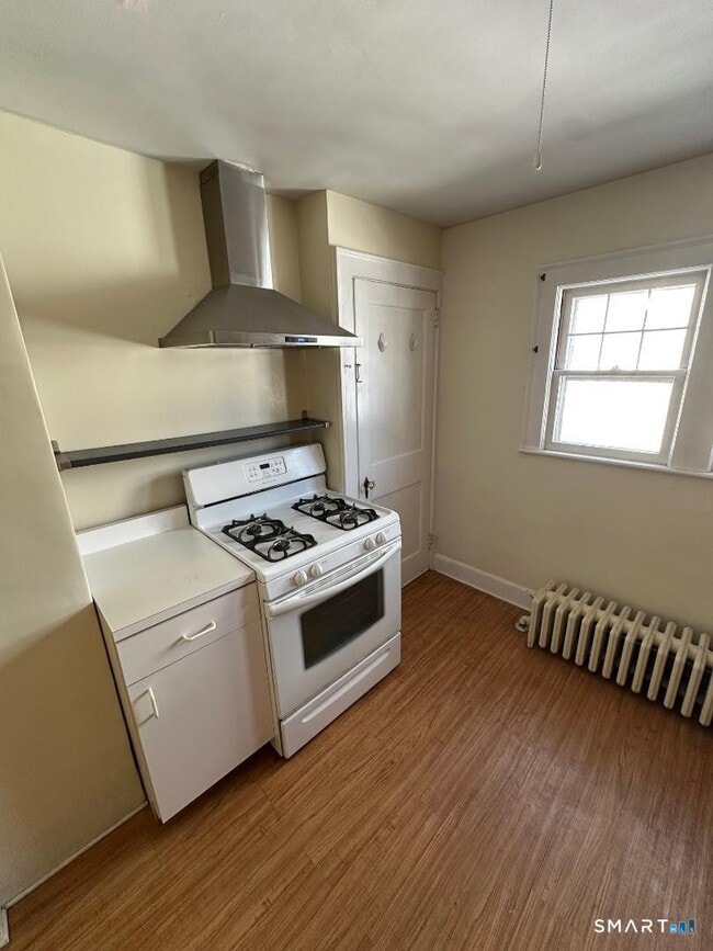 Building Photo - 28 Hobbie St