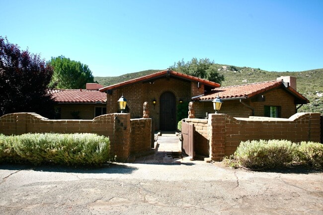 Building Photo - Pala Verde Ranch 4br 3.5ba * On the Lake
