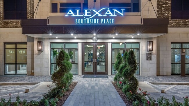 Building Photo - 4139 Bellaire Blvd