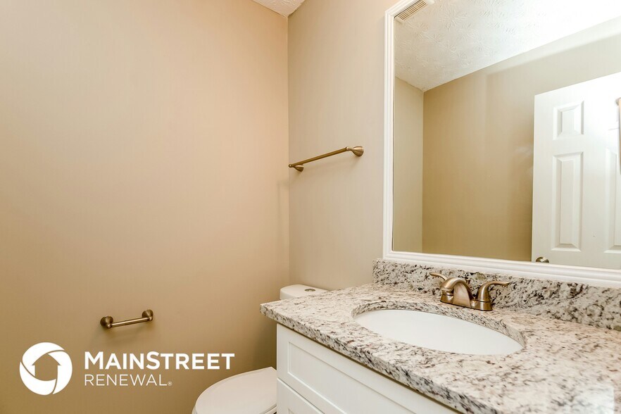 Building Photo - 3120 Lake Port Dr SW