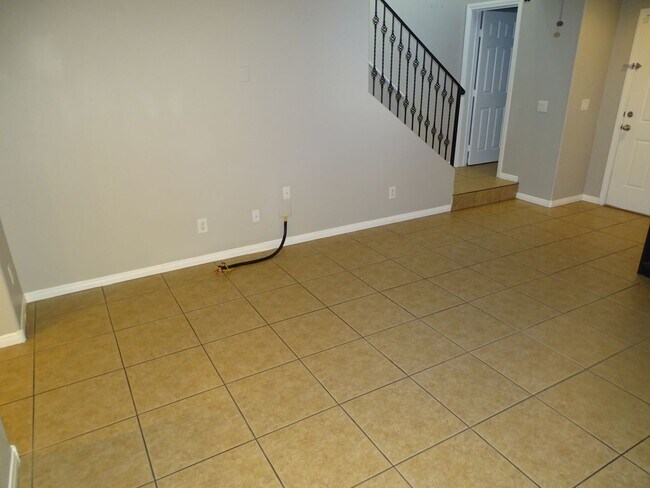 Building Photo - 3 Bed Southwest Home Convenient To The Durango Station Casino