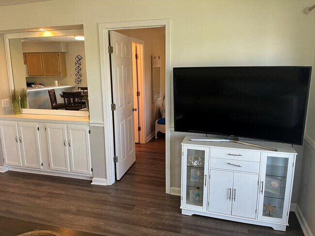 Building Photo - 537 White River Dr