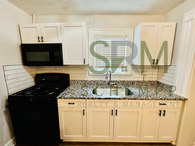 Building Photo - Remodeled 1 bedroom duplex with off street parking near Iroquois Park!