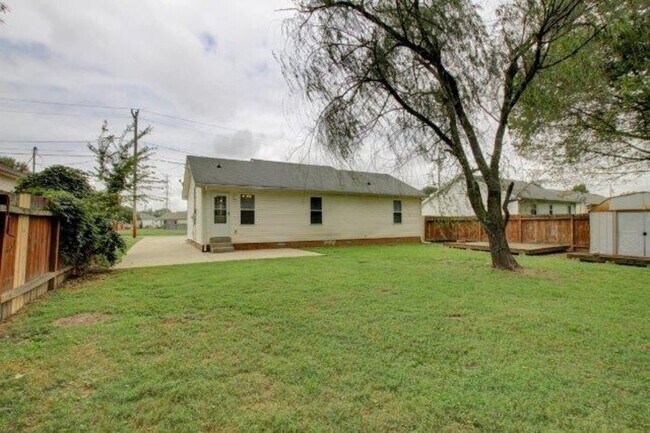 Building Photo - 1808 Harbor Dr