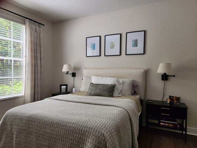 Building Photo - Luxurious condo in Tampa Palms