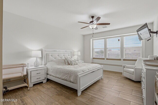 Building Photo - 12081 Silver Crown