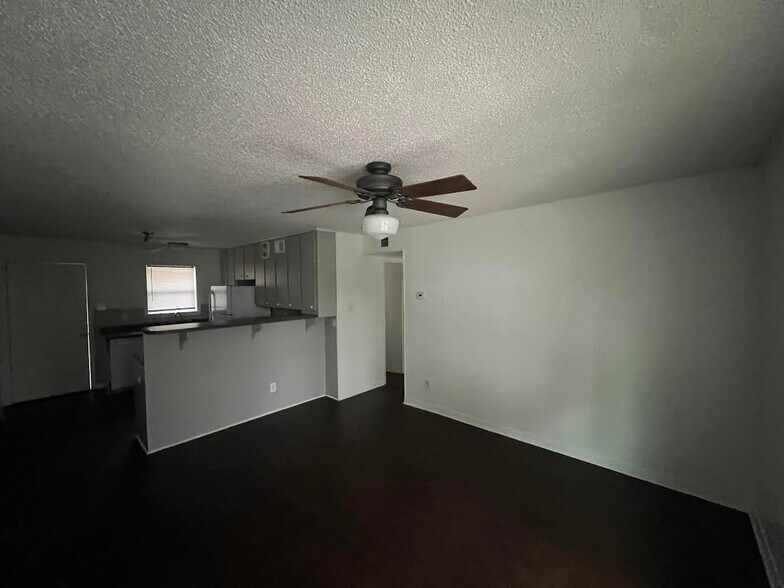 Building Photo - 512 1st St