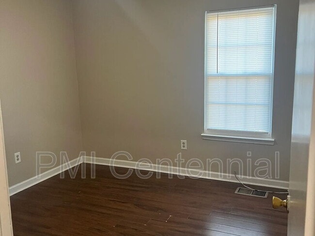 Building Photo - 3543 N Hopkins Ct